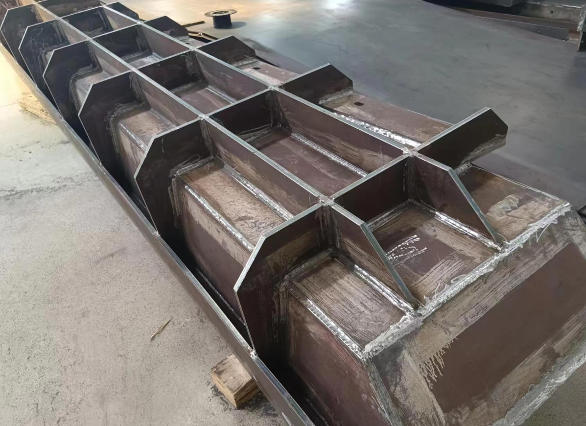 法國(guó)破碎站卸料斗項(xiàng)目 法國(guó)破碎站卸料斗項(xiàng)目